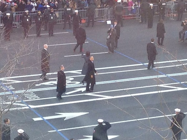 Barack & Michelle Obama Inaguration Walk 2013 - 4 Print